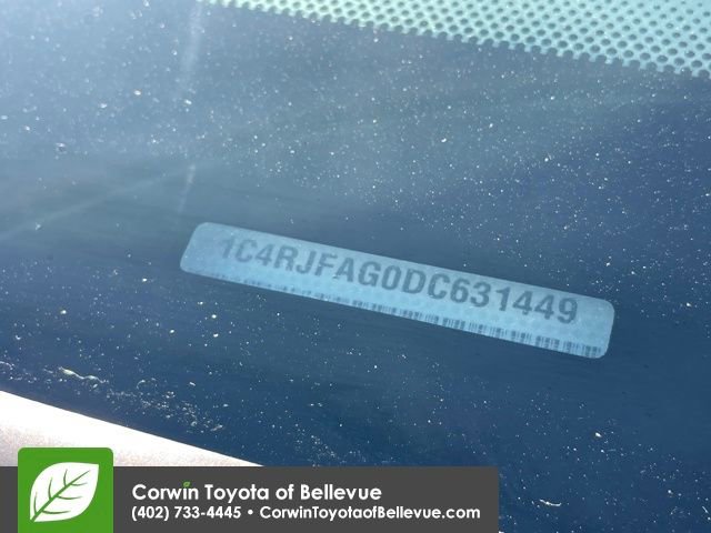 Used 2013 Jeep Grand Cherokee Laredo w/ Laredo E Group image 29