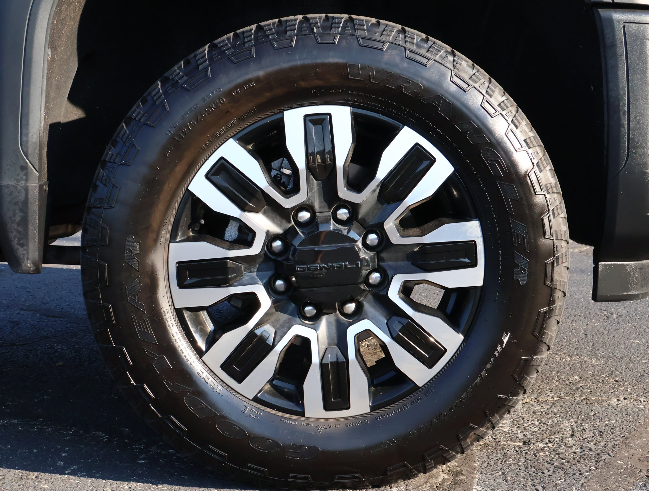 Used 2025 GMC Sierra 2500 Denali Ultimate w/ Max Trailering Package AWD/4WD image 31