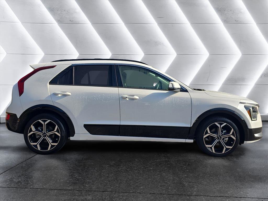 Used 2023 Kia Niro EX Touring image 6