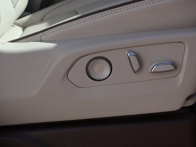 Used 2024 GMC Yukon Denali w/ Advanced Technology Package image 10