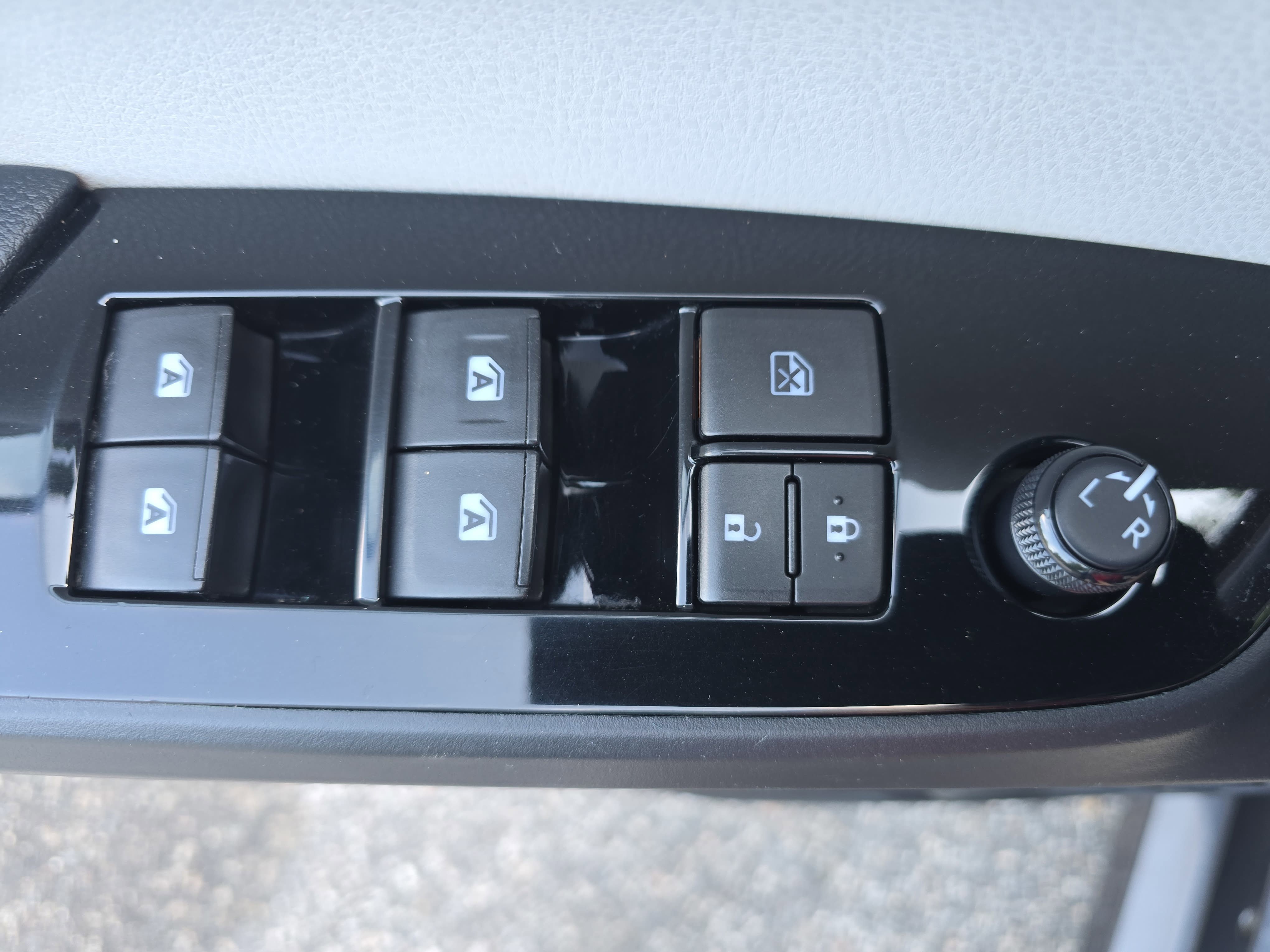 Used 2016 Toyota Prius Four FWD image 28