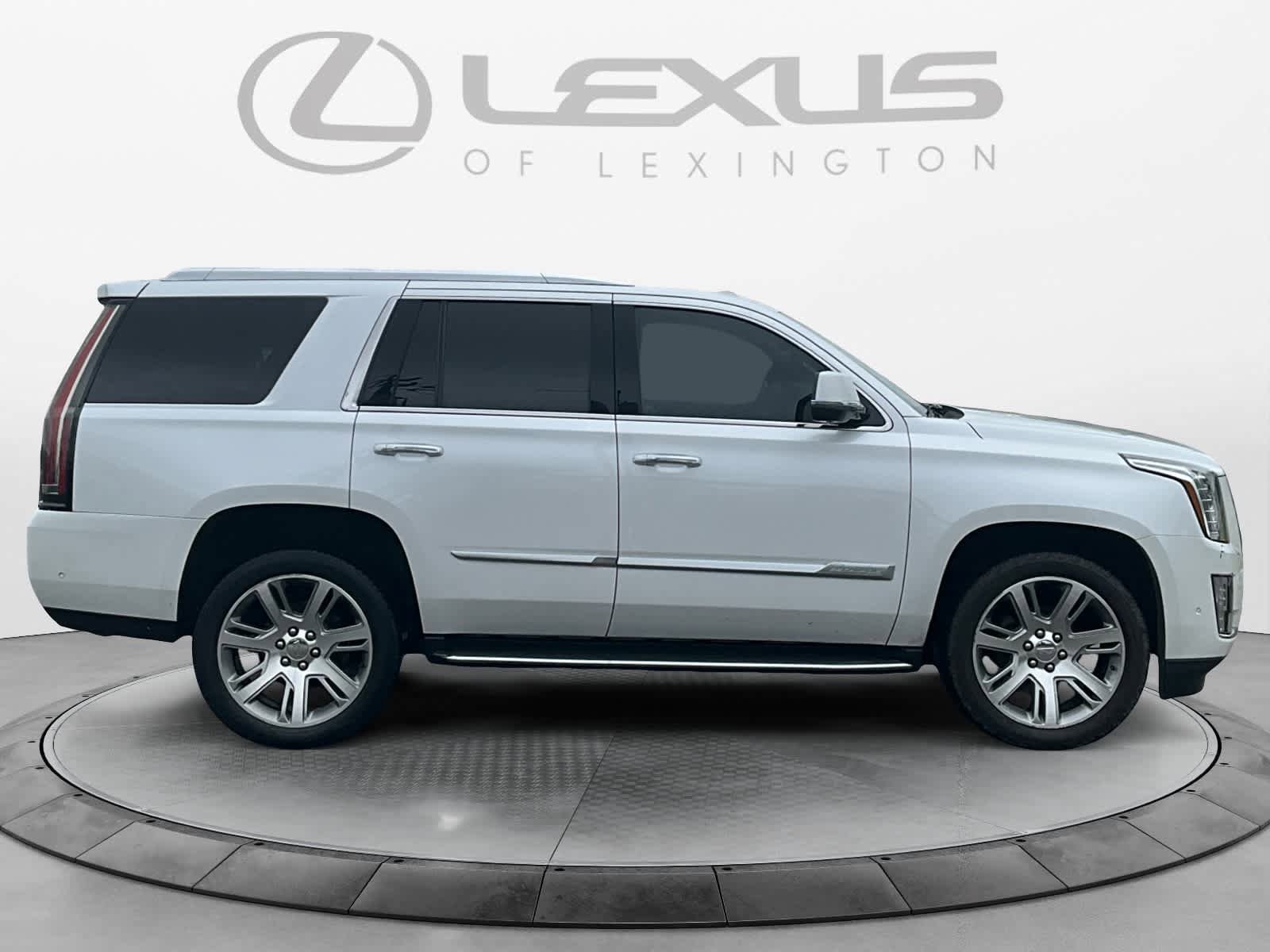 Used 2017 Cadillac Escalade Premium Luxury AWD/4WD image 6