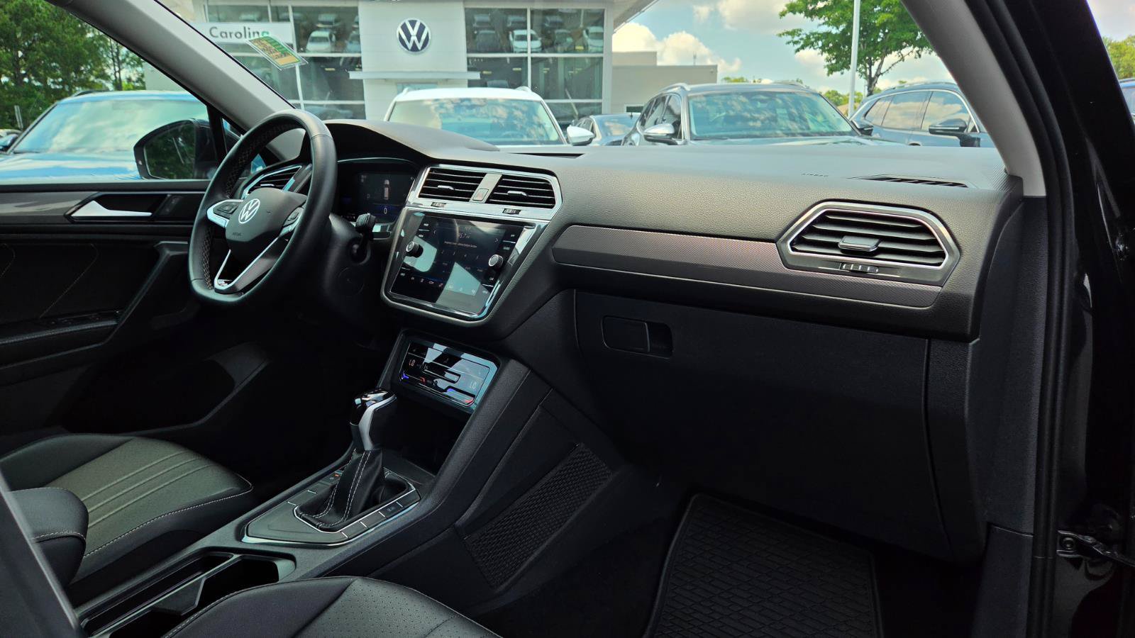 Certified 2023 Volkswagen Tiguan SE w/ Panoramic Sunroof Package FWD image 51