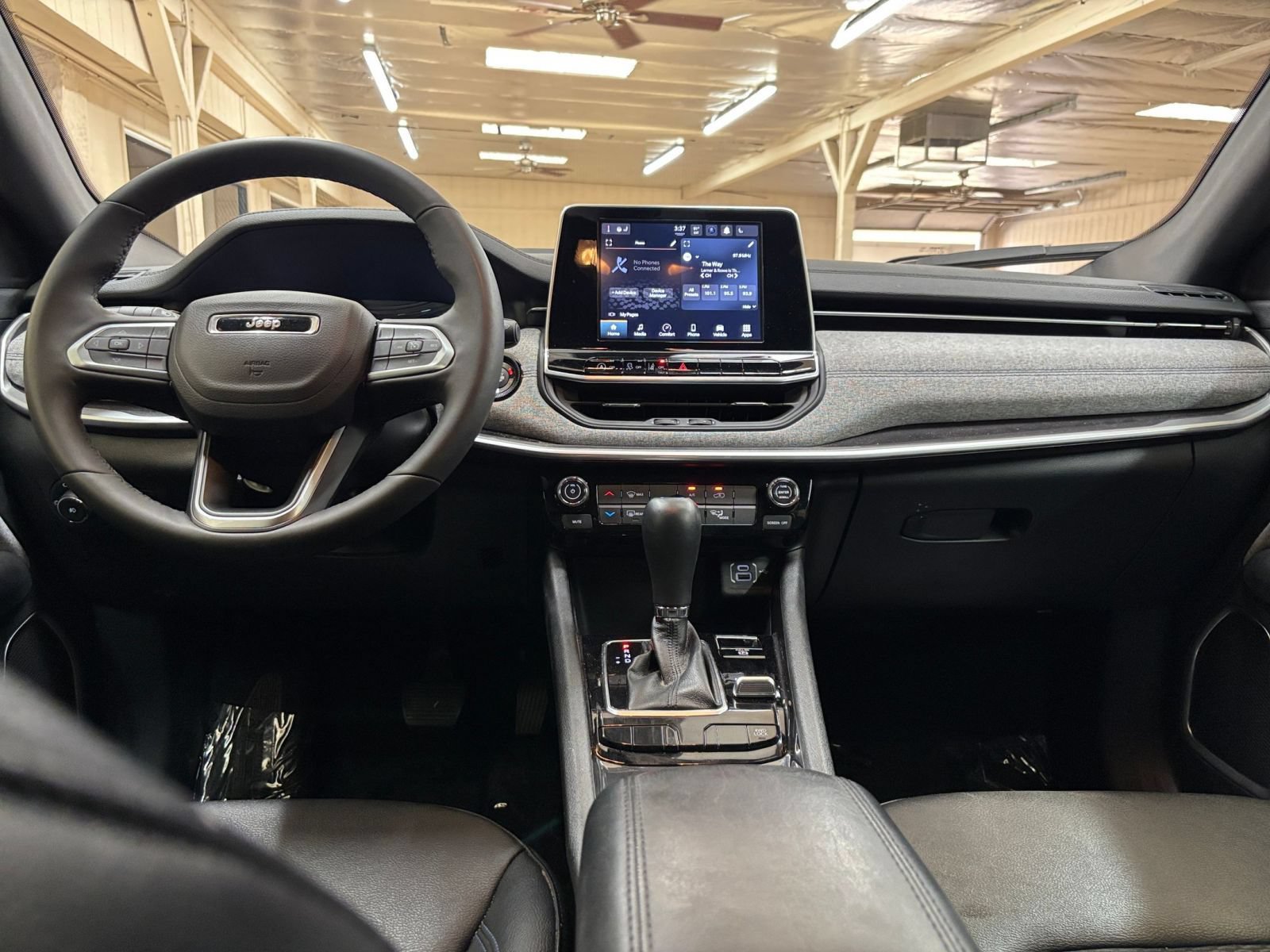 Used 2025 Jeep Compass Latitude AWD/4WD image 32