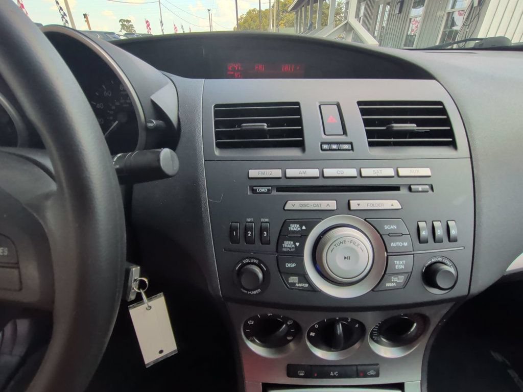 Used 2011 MAZDA MAZDA3 i Touring FWD image 17
