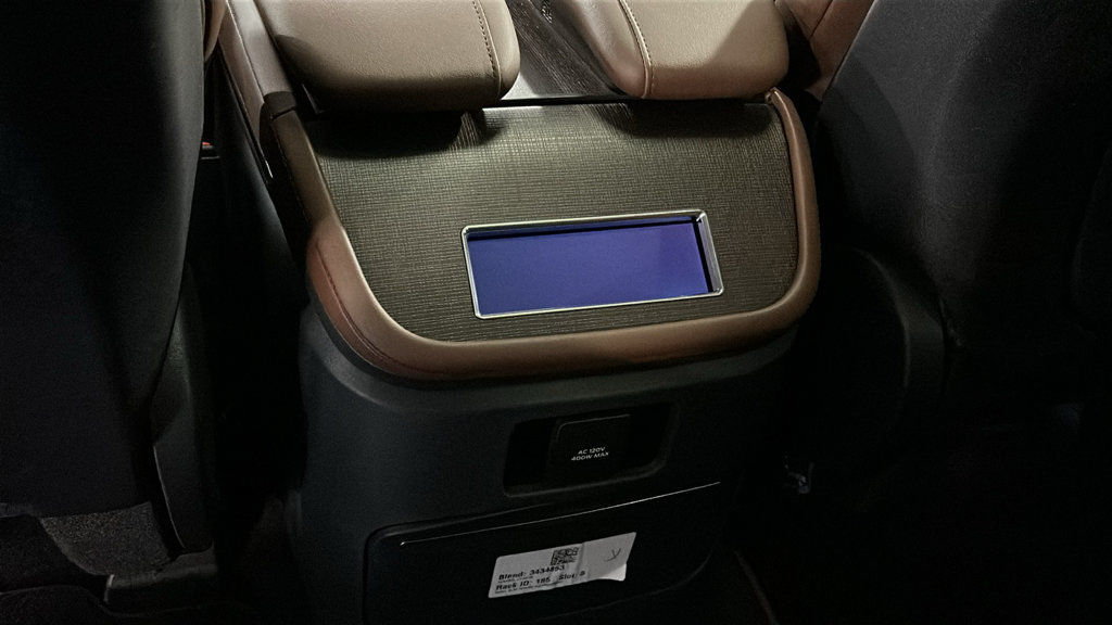 Used 2026 Lincoln Navigator L Reserve AWD/4WD image 28