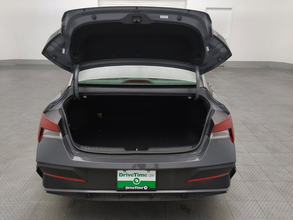 Used 2024 Hyundai Elantra SEL FWD image 29