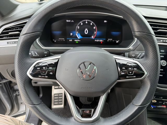 Used 2023 Volkswagen Tiguan SE R-Line AWD/4WD image 16
