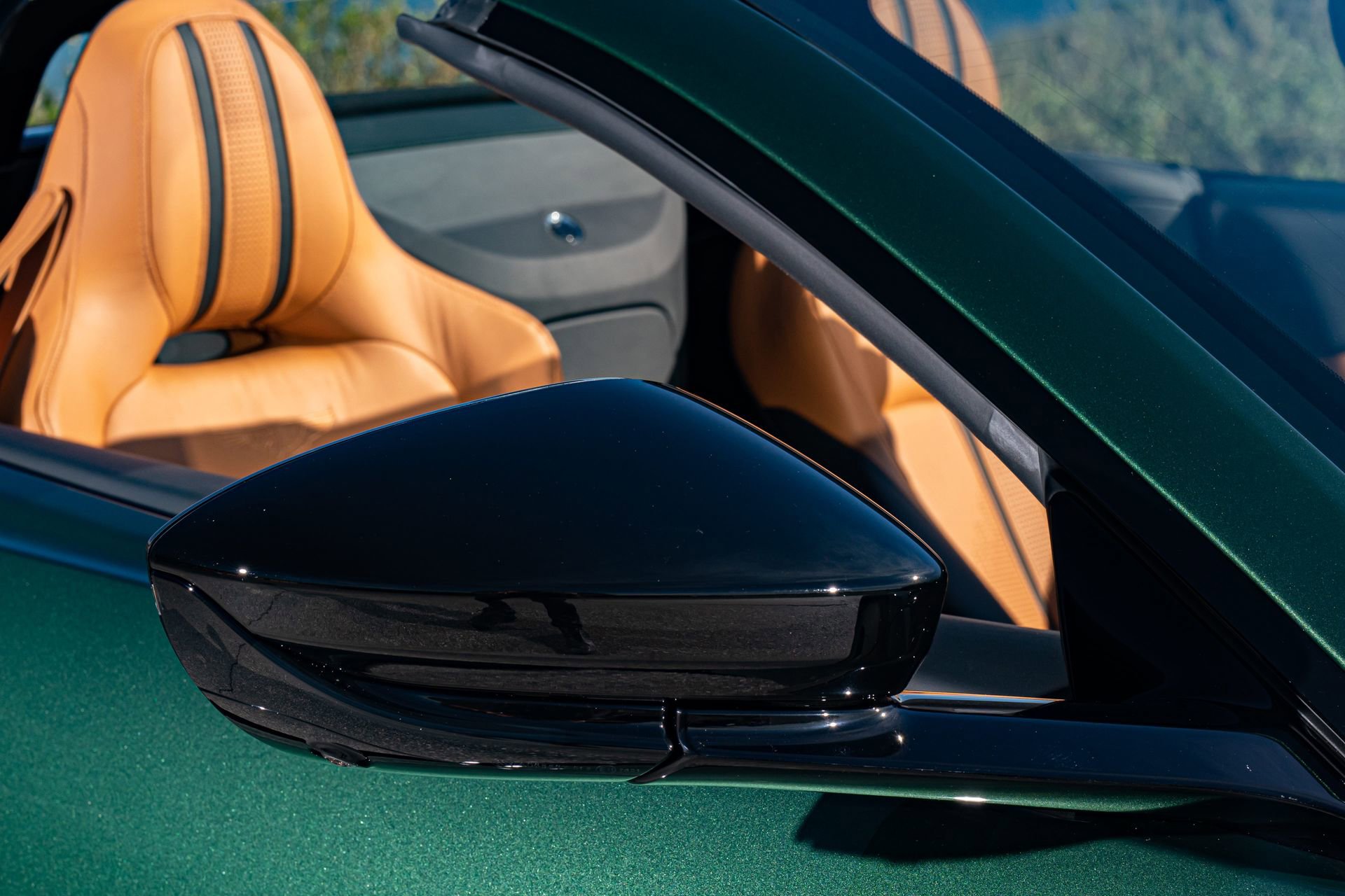Used 2023 Aston Martin V8 Vantage Roadster RWD image 21