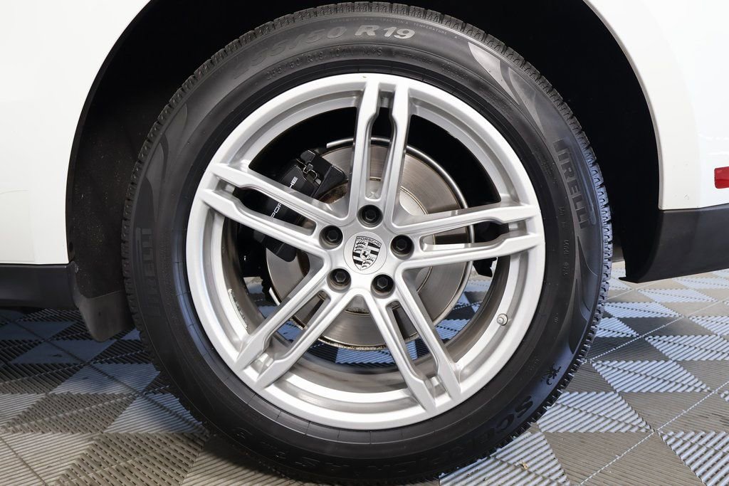 Used 2024 Porsche Macan AWD/4WD image 16