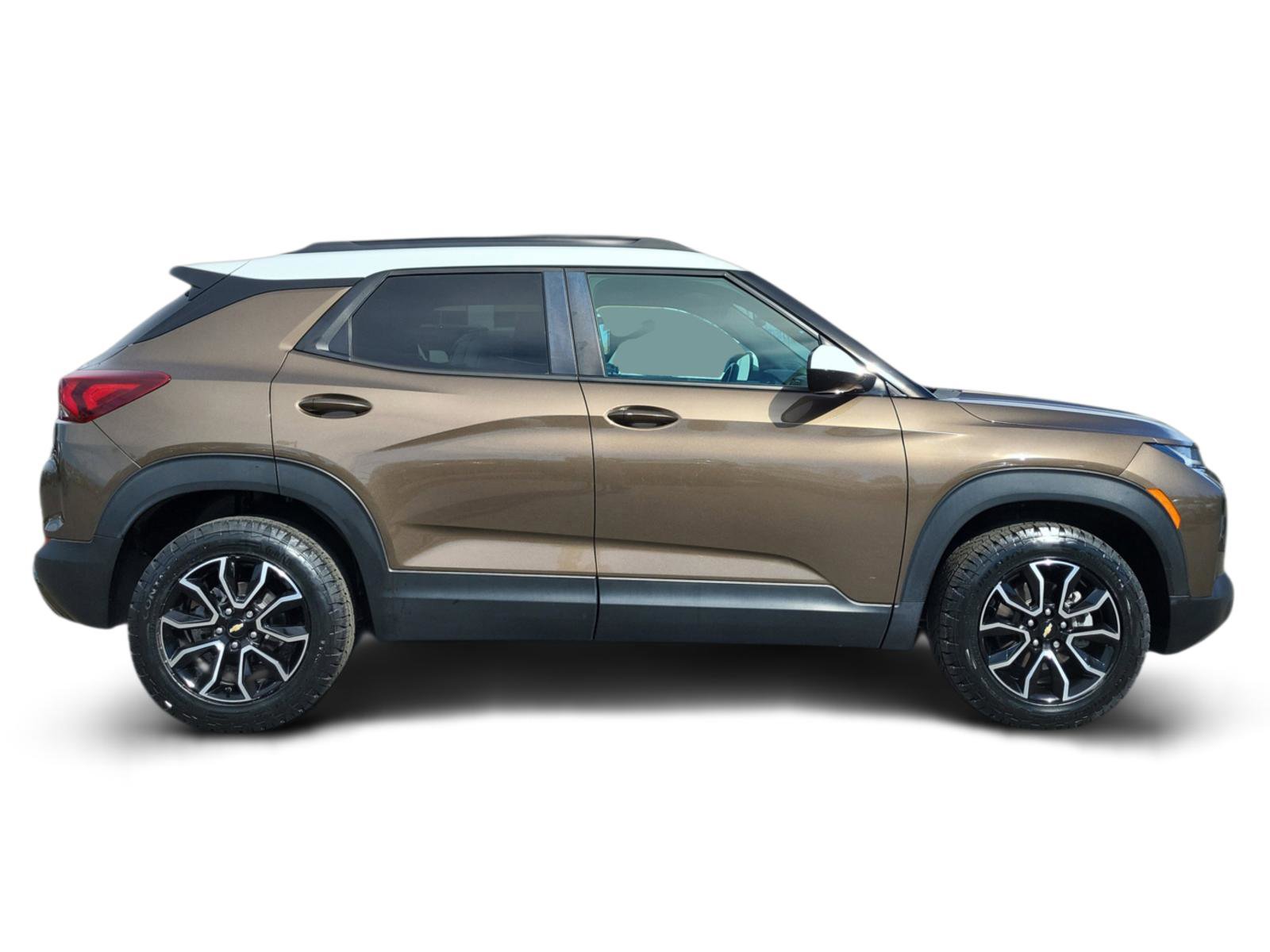 Used 2022 Chevrolet TrailBlazer ACTIV w/ Sun and Liftgate Package image 2