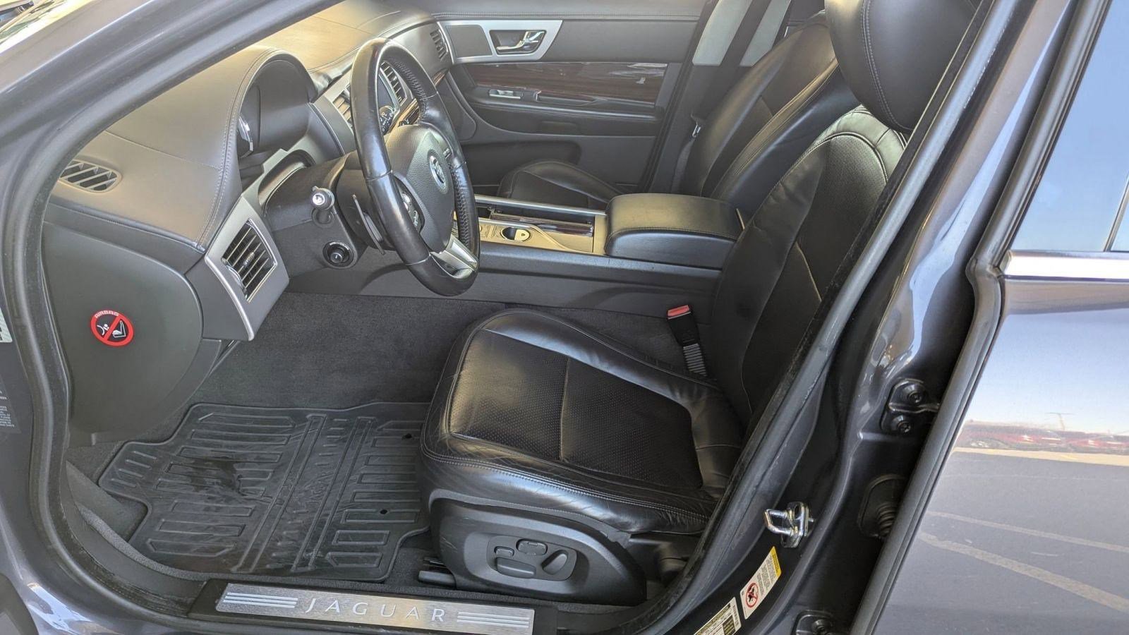 Used 2010 Jaguar XF Premium image 5