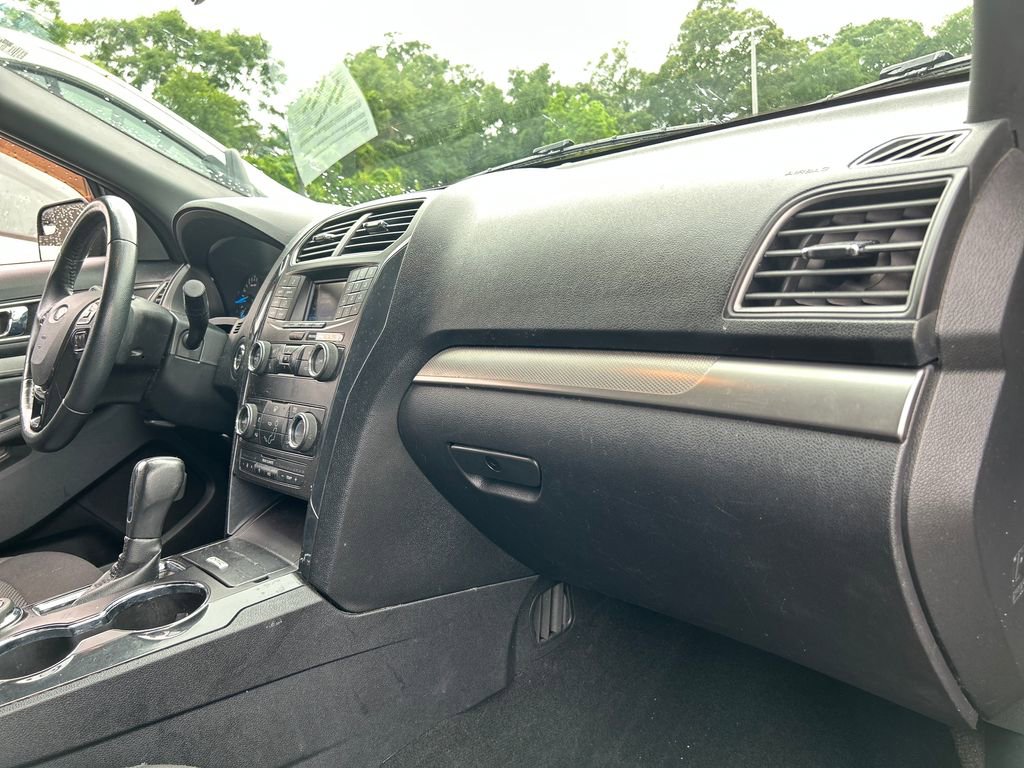 Used 2019 Ford Explorer XLT AWD/4WD image 16