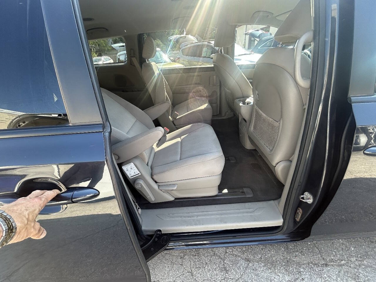 Used 2015 Kia Sedona LX FWD image 9