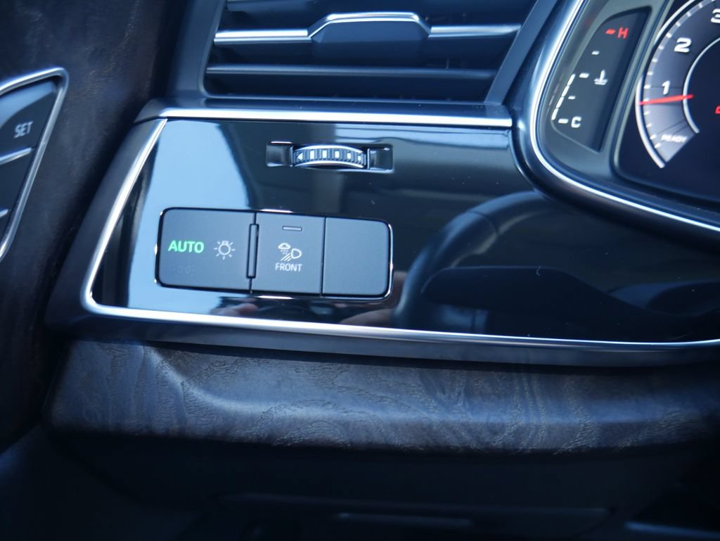 Used 2020 Audi Q8 Premium Plus w/ Premium Plus Package AWD/4WD image 38