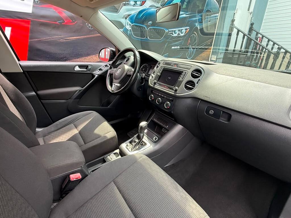 Used 2017 Volkswagen Tiguan Limited w/ Premium Package AWD/4WD image 6