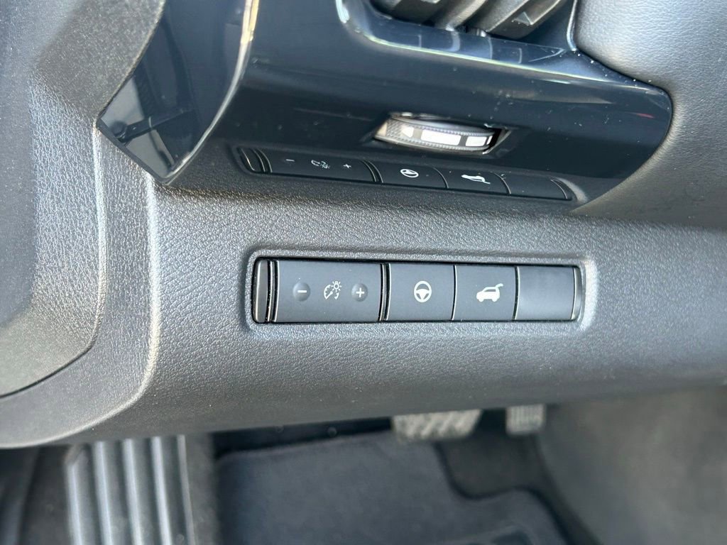 Used 2025 Nissan Pathfinder SV image 47