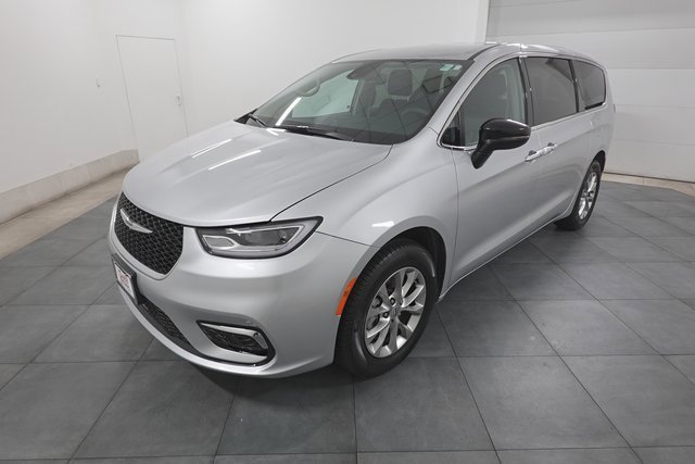 Used 2024 Chrysler Pacifica Touring-L