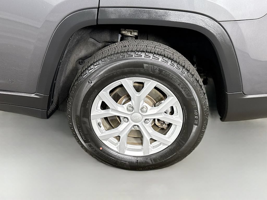 Used 2023 Jeep Grand Cherokee L Limited AWD/4WD image 38