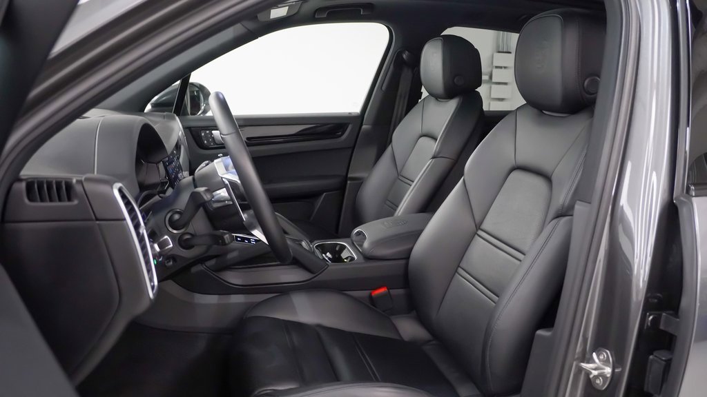 Certified 2023 Porsche Cayenne image 5