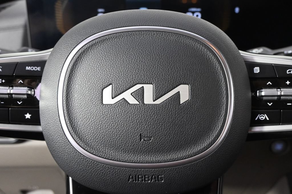 Used 2026 Kia Carnival FWD image 36