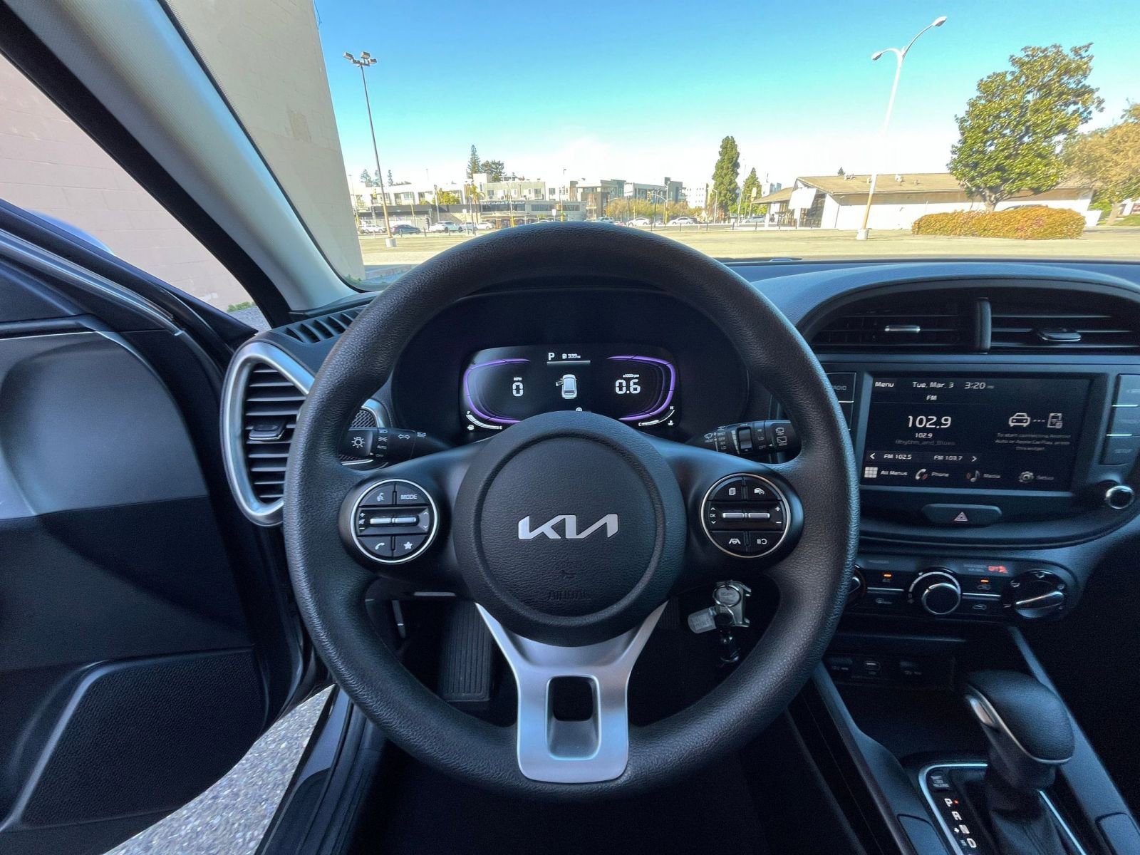 Used 2025 Kia Soul LX w/ LX Technology Package image 32