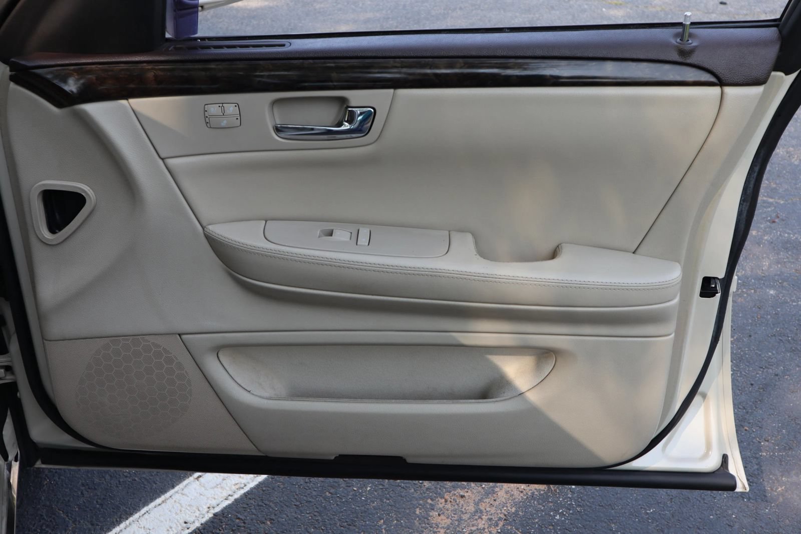 Used 2011 Cadillac DTS Luxury FWD image 14