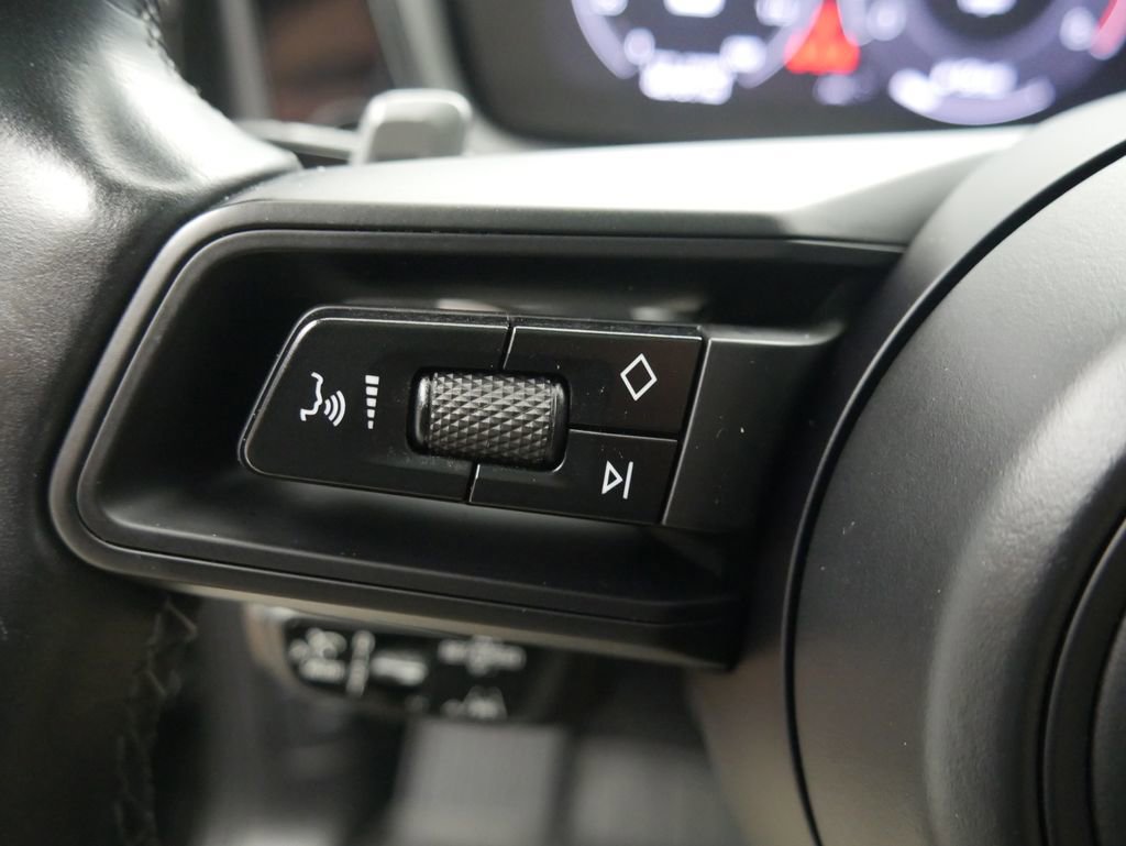 Certified 2024 Porsche Cayenne S AWD/4WD image 33