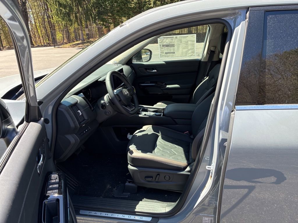 New 2026 Nissan Pathfinder Platinum AWD/4WD image 11
