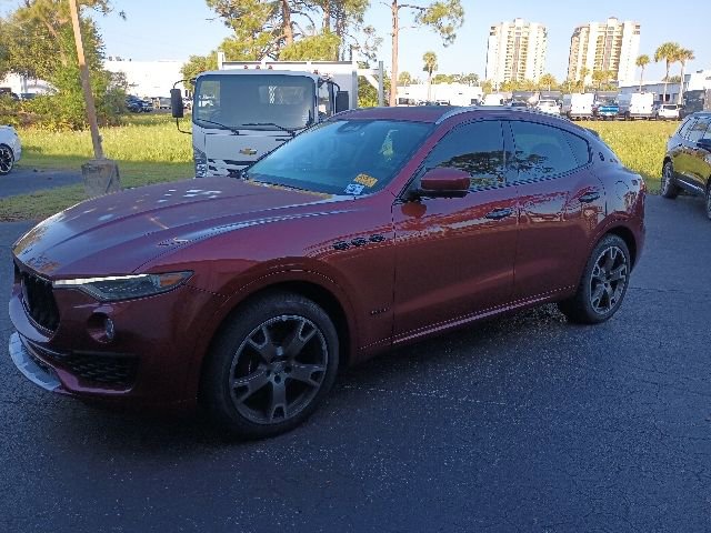 Used 2020 Maserati Levante GranLusso AWD/4WD image 2
