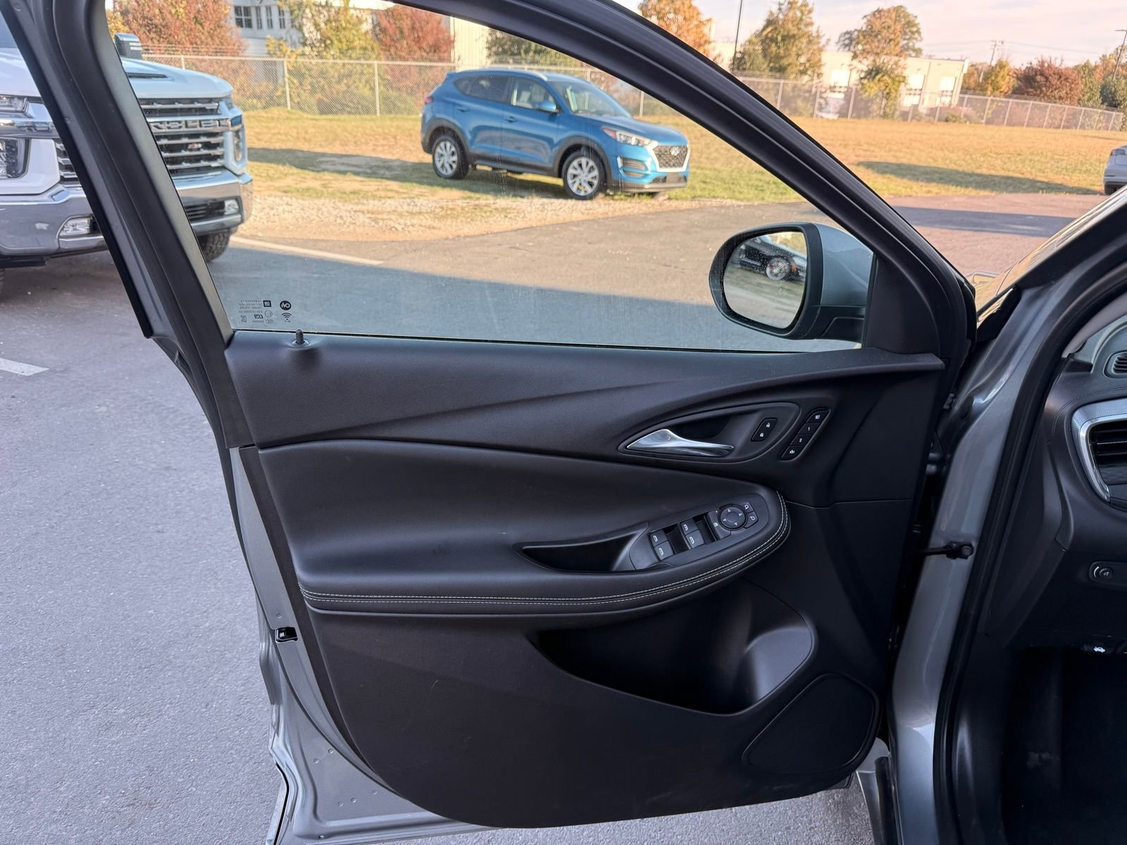 Used 2024 Buick Encore GX Avenir image 12