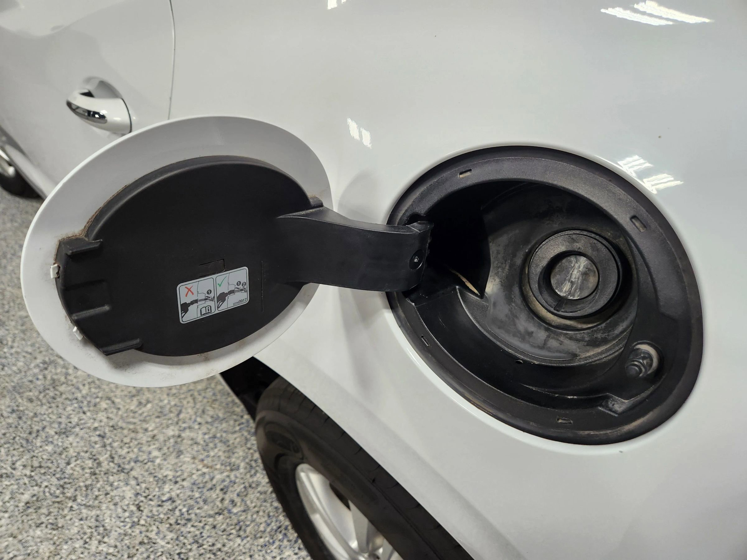 Used 2019 Buick Enclave Essence image 10