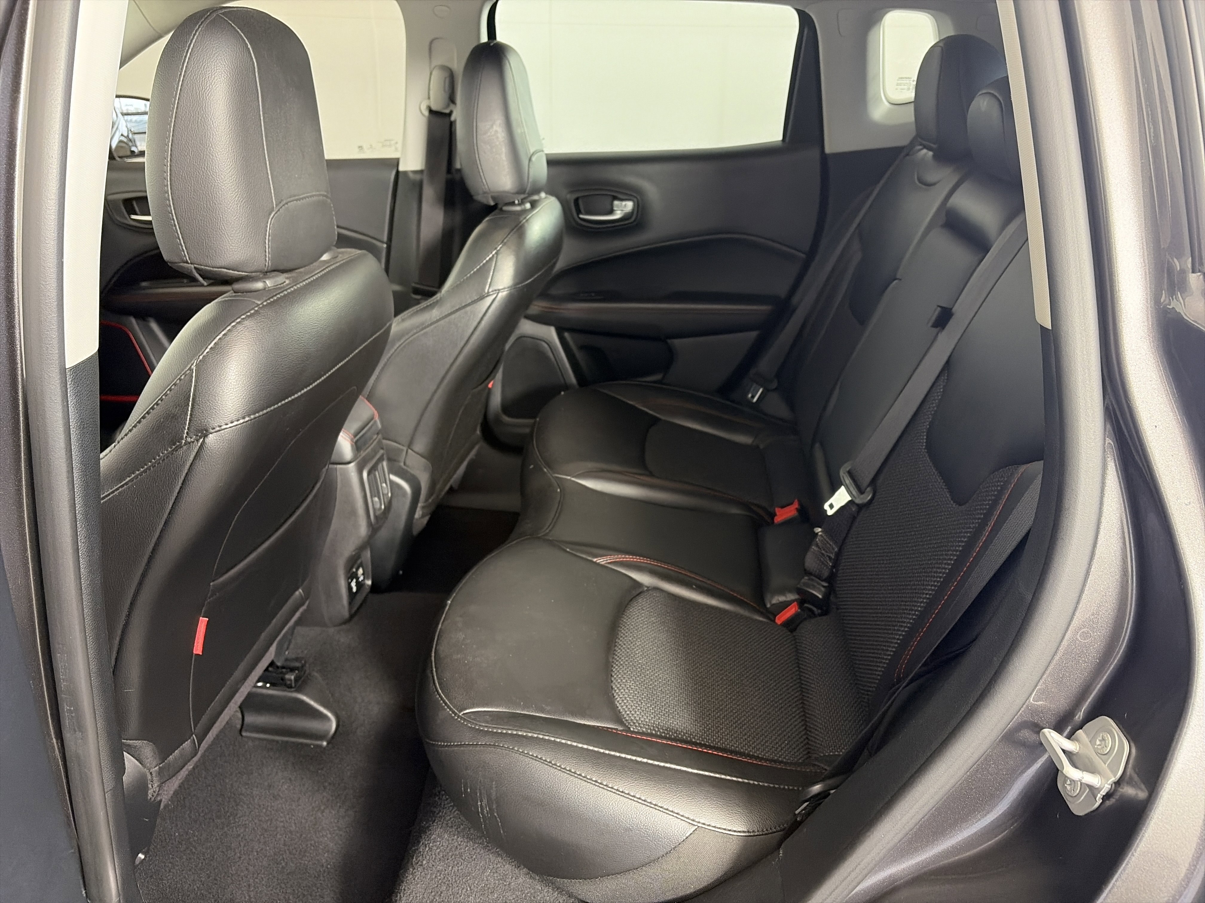 Used 2020 Jeep Compass Trailhawk image 4