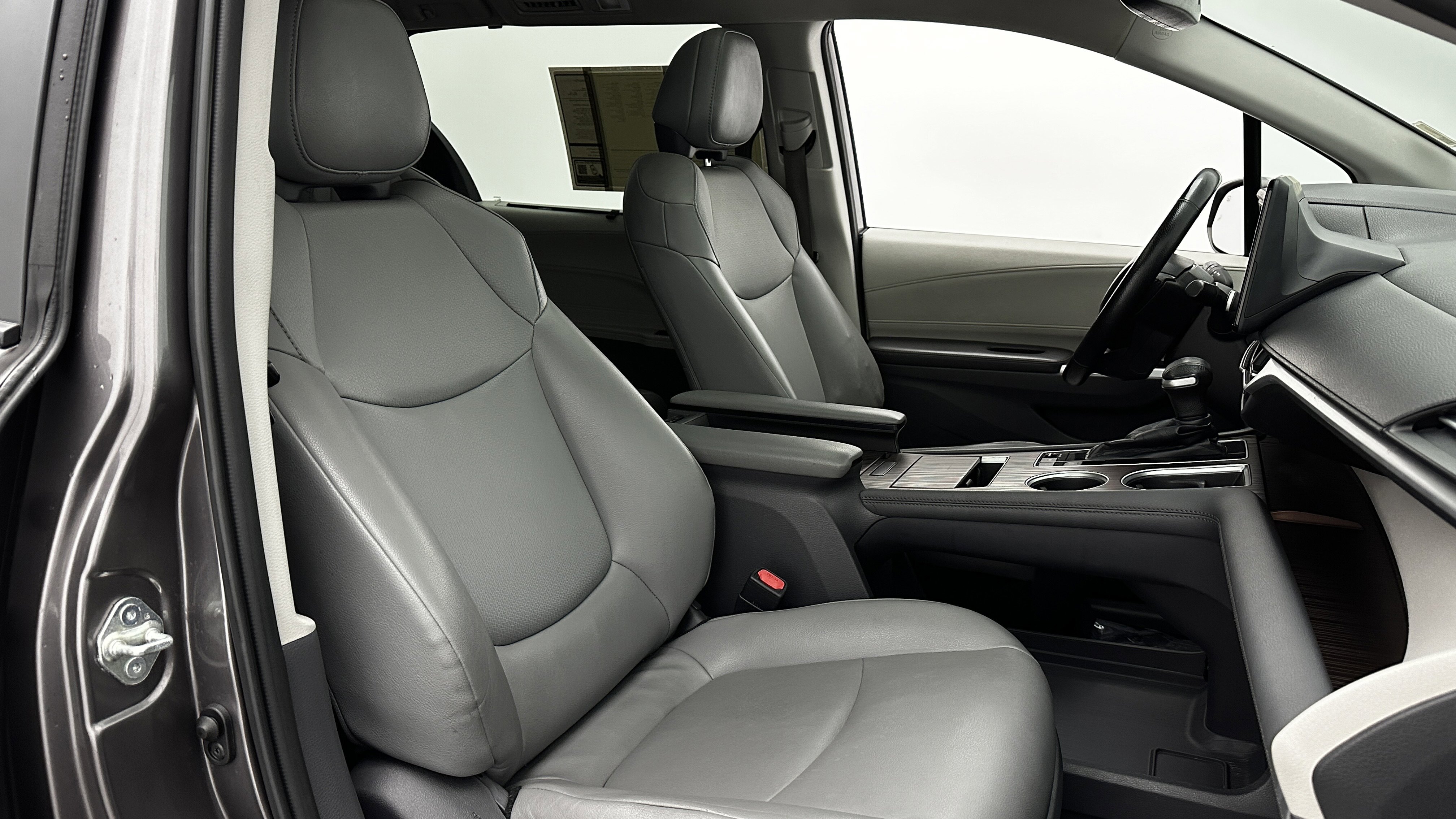 Used 2021 Toyota Sienna XLE image 39