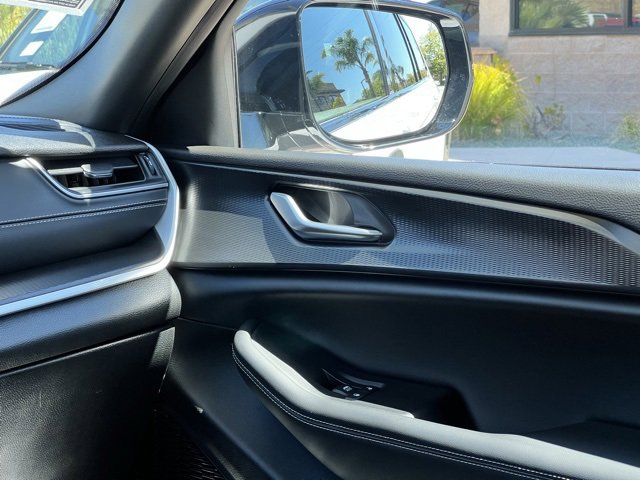 Used 2023 Jeep Grand Cherokee L Laredo image 35