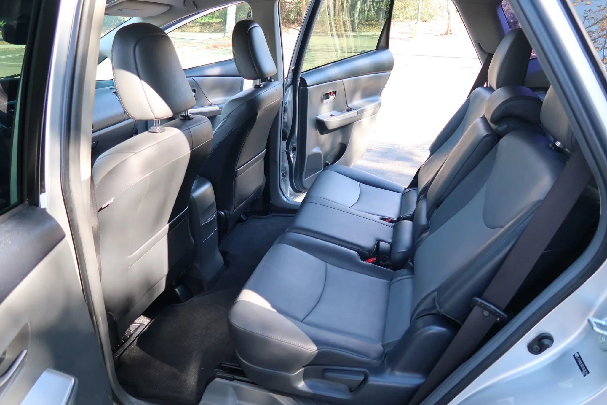 Used 2012 Toyota Prius V Five w/ Preferred Accessory Pkg FWD image 13