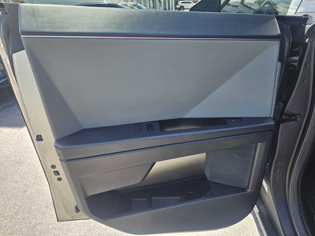 Used 2025 Tesla Cybertruck AWD Crew Cab image 15