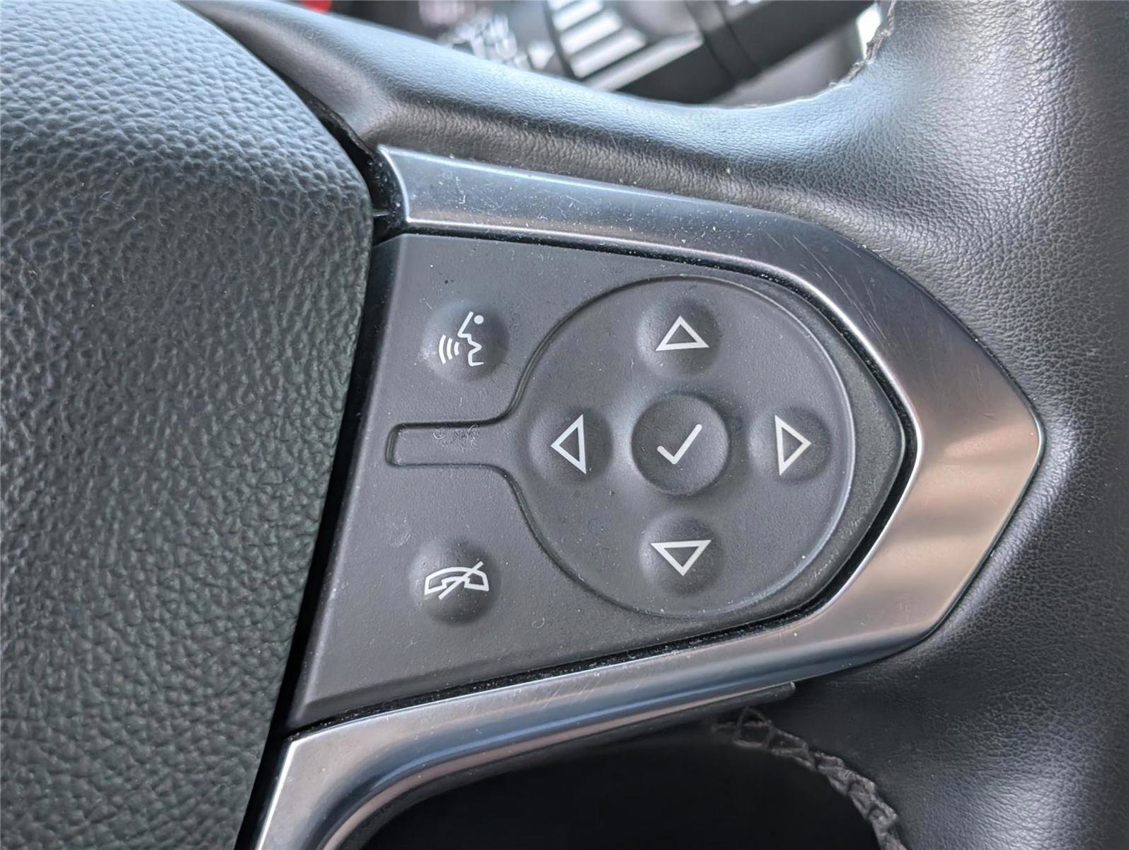 Used 2023 Chevrolet Traverse RS image 27