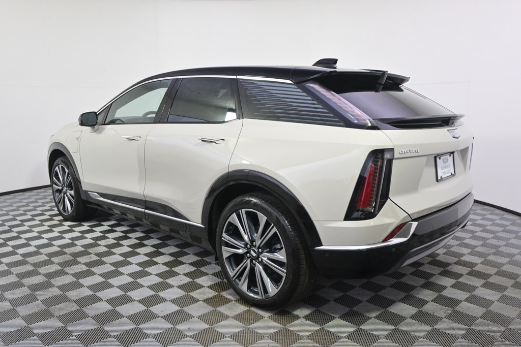 New 2027 Cadillac Optiq Premium Luxury w/ LPO, Floor Liner Package AWD/4WD image 3
