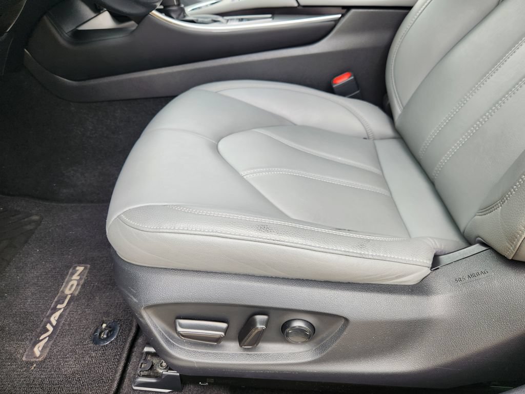 Used 2020 Toyota Avalon XLE w/ Moonroof Package FWD image 26