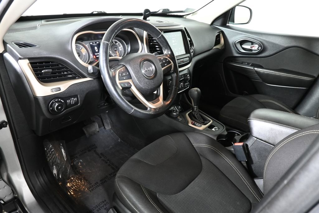 Used 2016 Jeep Cherokee Latitude w/ Cold Weather Group image 14