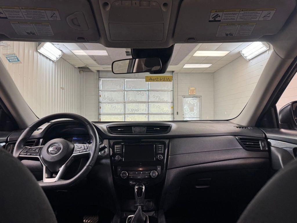 Used 2020 Nissan Rogue SV image 19
