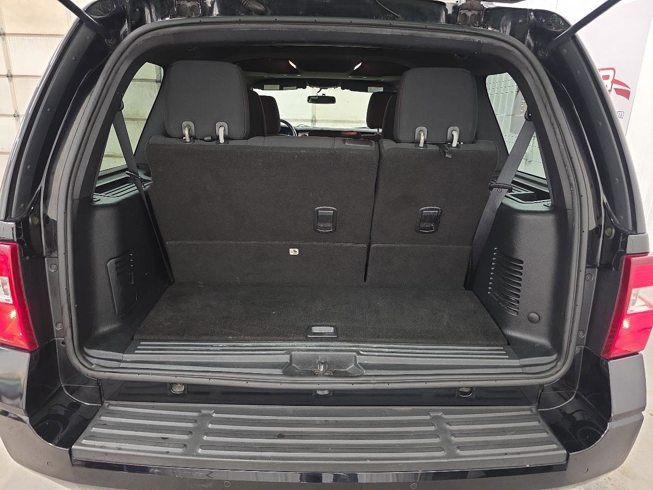 Used 2016 Ford Expedition XLT AWD/4WD image 28