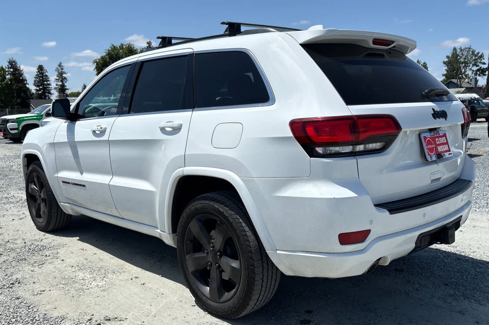Used 2015 Jeep Grand Cherokee Altitude RWD image 7