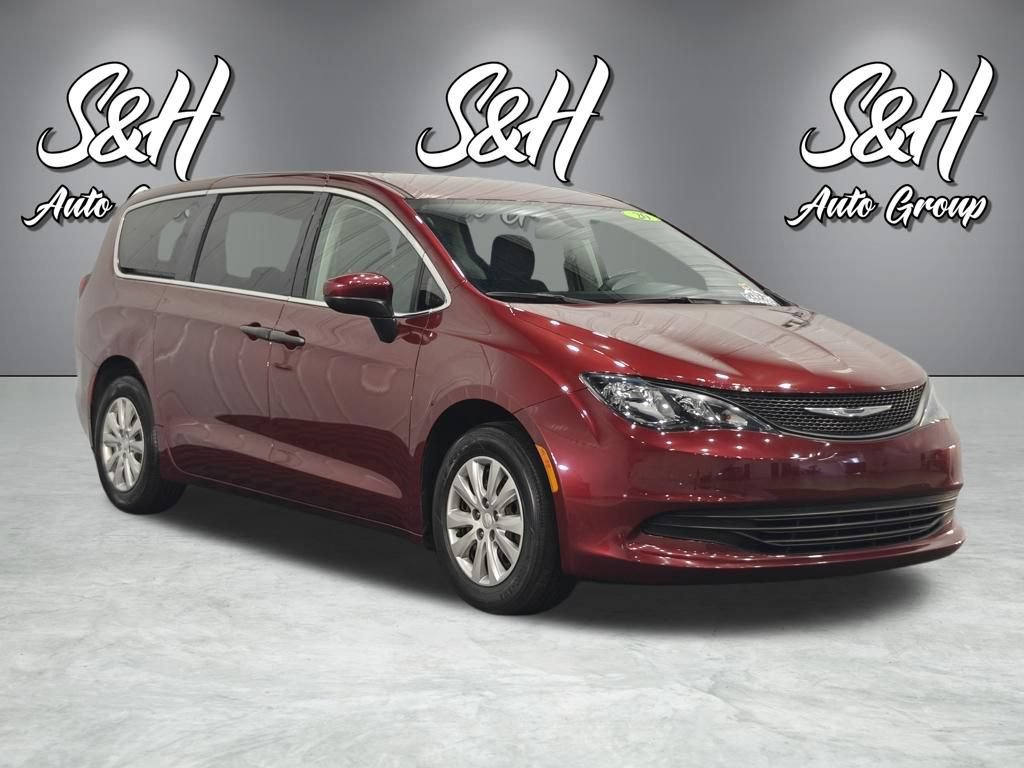 Used 2020 Chrysler Voyager L FWD image 2