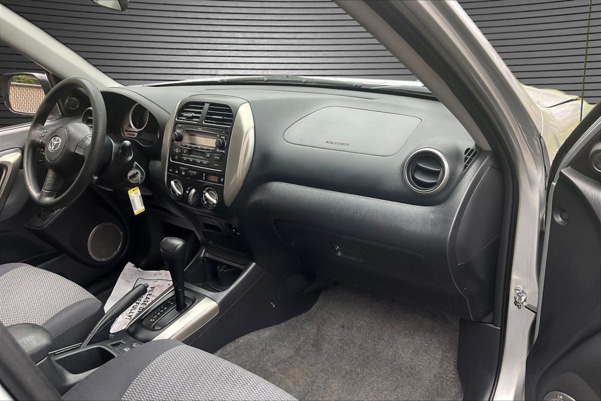 Used 2004 Toyota RAV4 2WD image 25