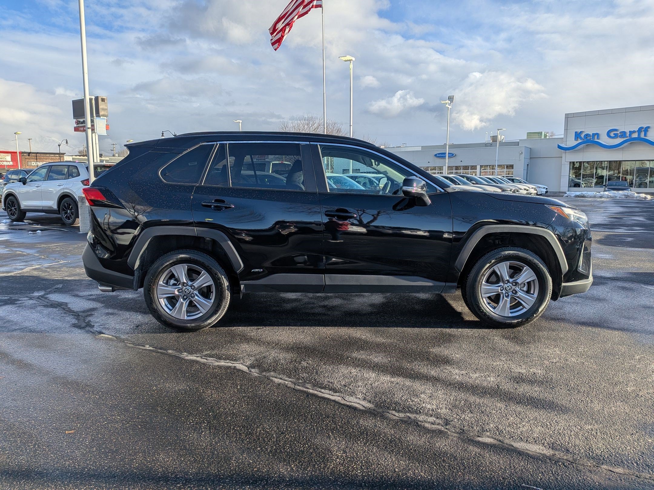 Used 2025 Toyota RAV4 XLE image 2