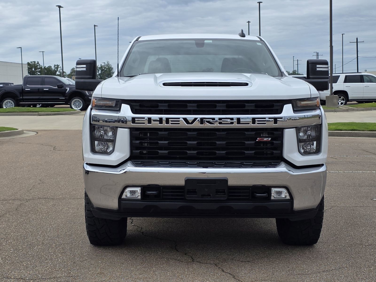 Used 2022 Chevrolet Silverado 2500 LT w/ Convenience Package AWD/4WD image 2