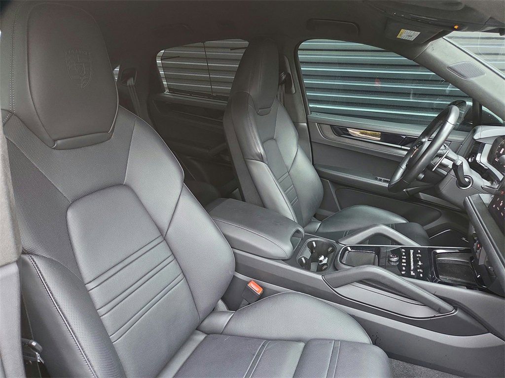 Used 2024 Porsche Cayenne Turbo GT image 18