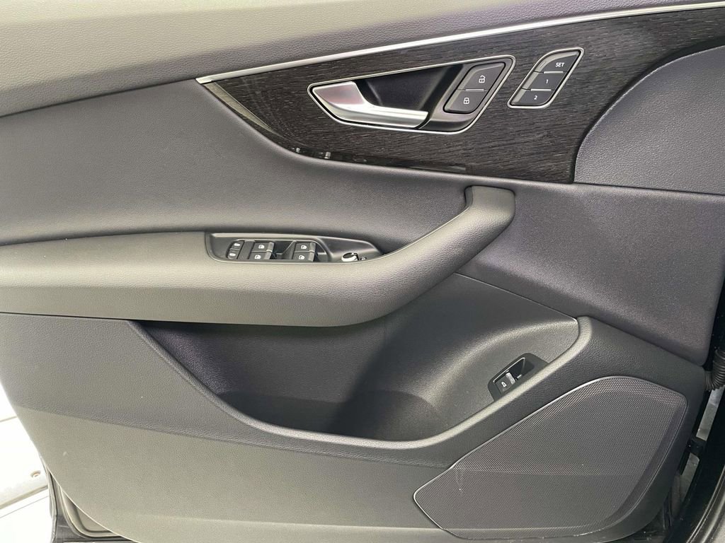 Used 2023 Audi Q7 2.0T Premium w/ Convenience Package image 36